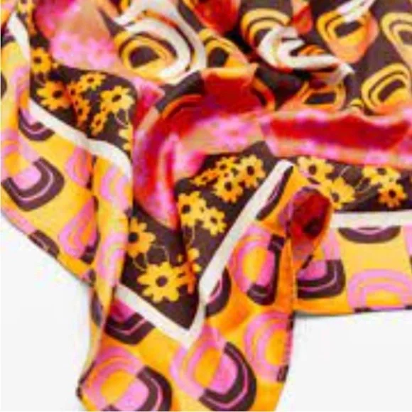 ZARA WOMAN PRINTED HANDKERCHIEF SATIN SCARF NEW WITH TAGS - Picture 11 of 12